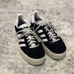Adidas Women’s platform Gazelle Size 7